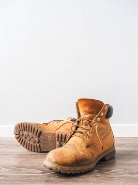 Çift eski çalışma bot sarı