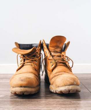 Çift eski çalışma bot sarı