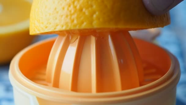 Squeezing an orange for homemade juice — Stock Video