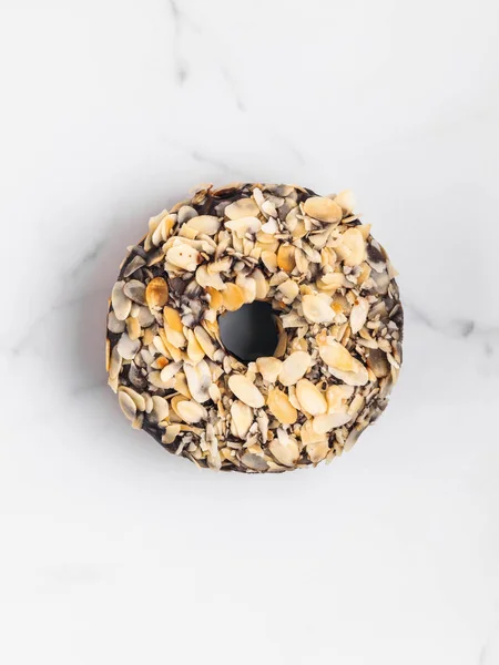 Frisch gebackener Donut — Stockfoto