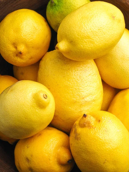 Κίτρινα λεμόνια και λάιμ — Φωτογραφία Αρχείου