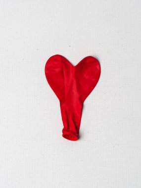 Kırmızı sönük kalp balon 