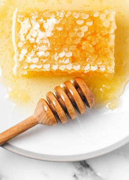 Méz és a méh Jogdíjmentes Stock Képek