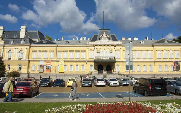 Nationella konstgalleriet och Etnographic museum i tidigare kung palac — Stockfoto