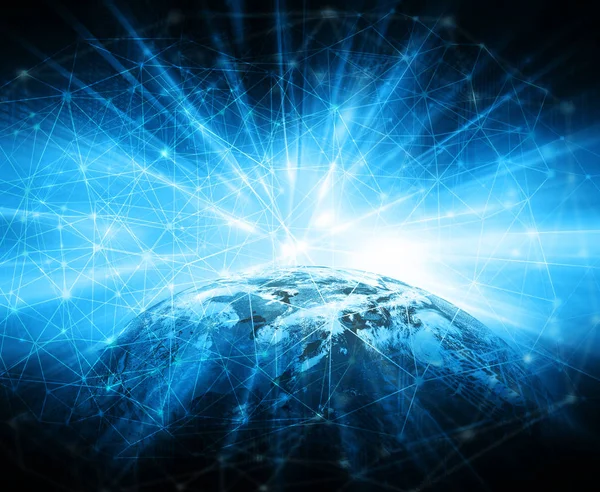 Bästa Internet begreppet global affärsverksamhet. Teknisk bakgrund. Strålar symboler Wi-Fi, Internet, TV, mobil och satellitkommunikation — Stockfoto