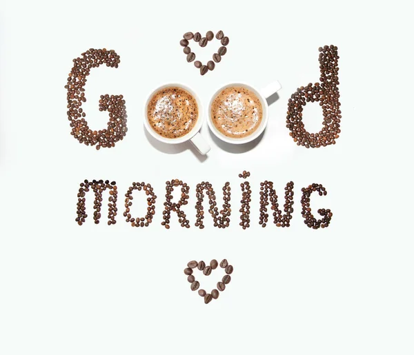 원두 커피와 컵, 흰색 바탕에 좋은 아침의 비문 — 스톡 사진
