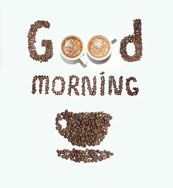 Una inscripción de granos de café y tazas, buenos días sobre un fondo blanco —  Fotos de Stock