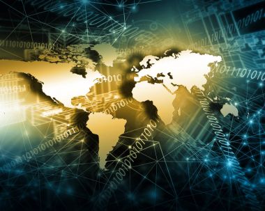 Dünya Haritası üzerinde teknolojik bir arka plan, parlak çizgiler semboller Internet, radyo, televizyon, telefon ve uydu iletişim.