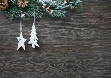 Arkaplanda kar taneleri ve yıldızlar iniyor