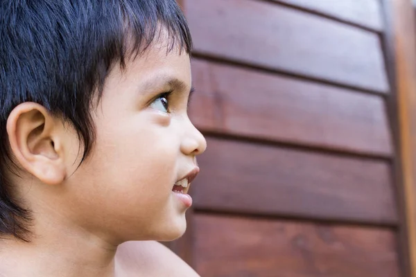 Feliz sonriente asiático tailandés pequeño niño — Foto de Stock