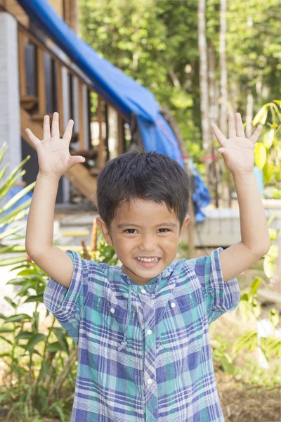 Asiatische thai kleine junge — Stockfoto