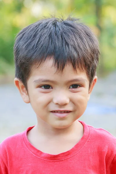 Retrato del niño sonriente — Foto de Stock