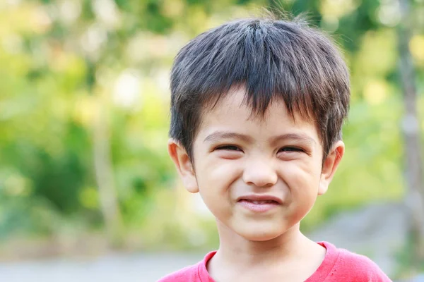 미소짓는 소년의 모습 — 스톡 사진