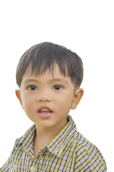 Thailändska leende liten pojke isolerad på vit — Stockfoto