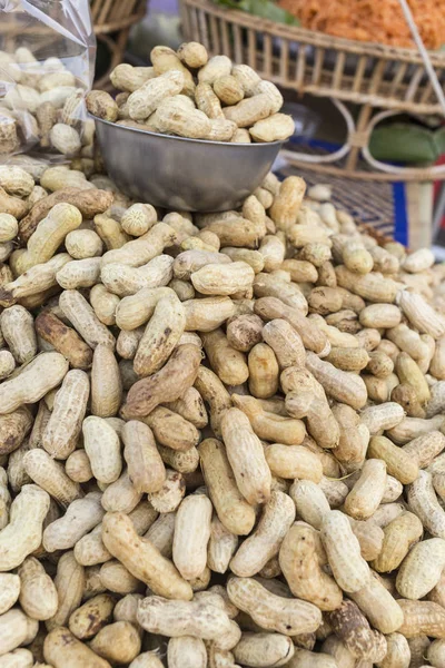 Cacahuetes hervidos en el mercado —  Fotos de Stock