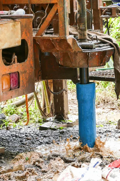 Plataforma de perforación a un pozo de agua —  Fotos de Stock