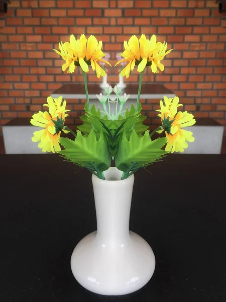 Gelbe Blume in der Vase — Stockfoto