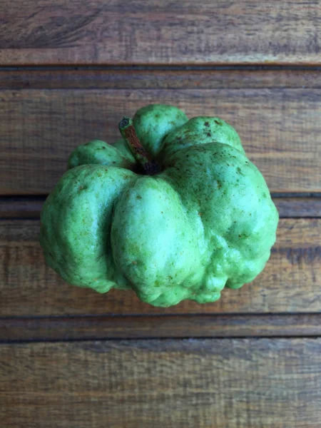 Gröna guava frukt — Stockfoto