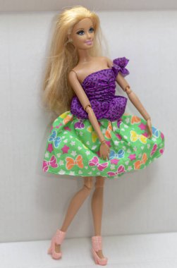 Krabi, Tayland - 5 Ekim 2017: Barbie bebek evde.