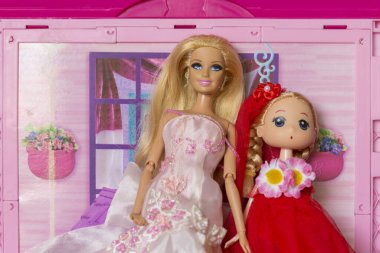 Krabi, Tayland - 5 Ekim 2017 Oyuncak Bebek Evi 'nde Barbie' ler.