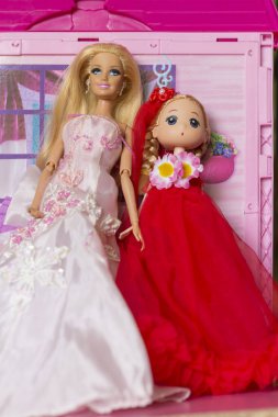 Krabi, Tayland - 5 Ekim 2017 Oyuncak Bebek Evi 'nde Barbie' ler.