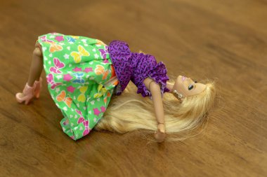 Krabi, Tayland - 5 Ekim 2017: Barbie bebek evde.