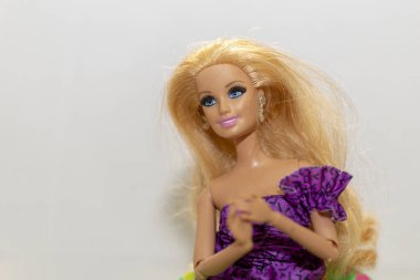 Krabi, Tayland - 5 Ekim 2017: Barbie bebek evde.