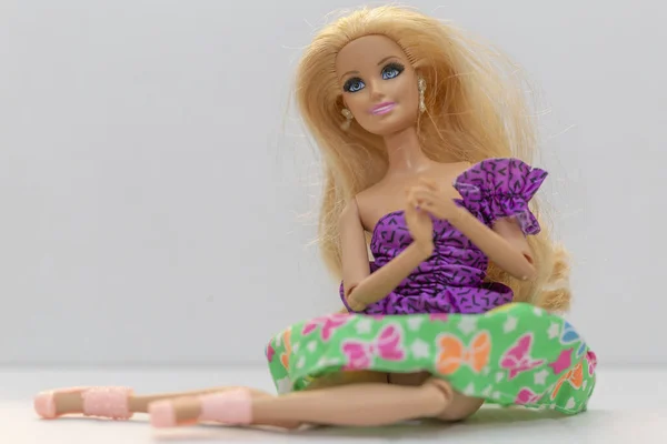 Krabi, Tayland - 5 Ekim 2017: Barbie bebek evde.