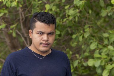 Mutlu Asyalı Taylandlı adam portresi