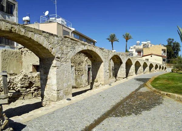 Lefkoşa, Kıbrıs için eski su kemeri. — Stok fotoğraf