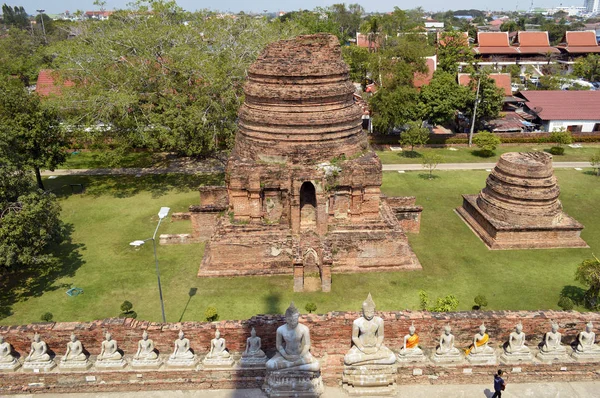 Stupa bouddhiste antique dans le monastère de Thaïlande . — Photo