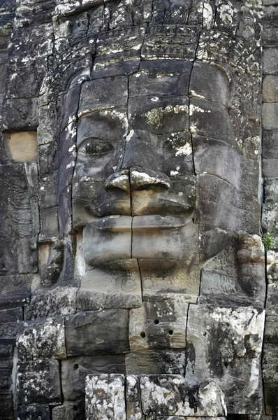 Face en pierre du temple Bayon — Photo