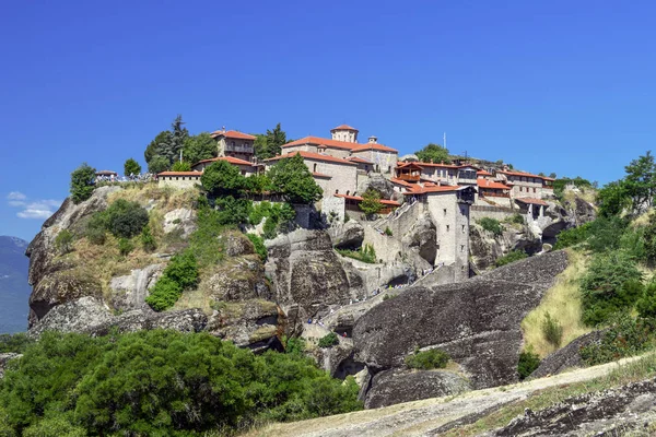 Manastır ve kayalıklarla Meteora, Yunanistan.