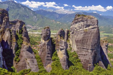 Meteora ulaşılmaz kayalarda.