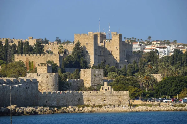 View of the medieval fortress of the city of Rhodes from the sea in Greece. — Stock Photo, Image