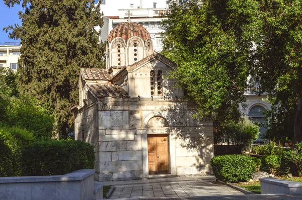 Gereja Bizantium di pusat kota Athena di Yunani . — Stok Foto