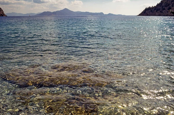 Krystalicznie Czysta Woda Dzikiej Plaży Simi Wyspa Grecji — Zdjęcie stockowe
