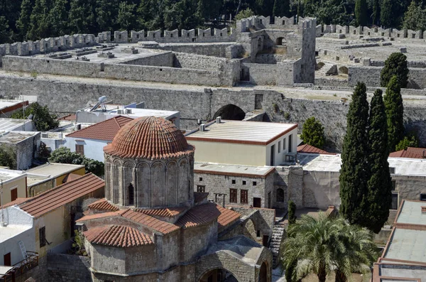 Вид Сверху Древнюю Церковь Крепостные Стены Старого Города Родоса — стоковое фото