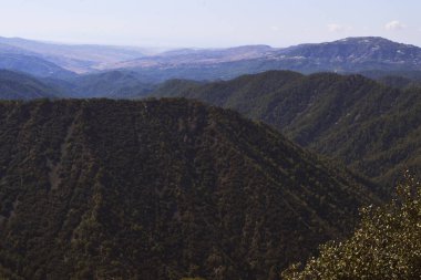 Kıbrıs 'taki Troodos Dağları' nın dağ sıralarının en üst görüntüsü.