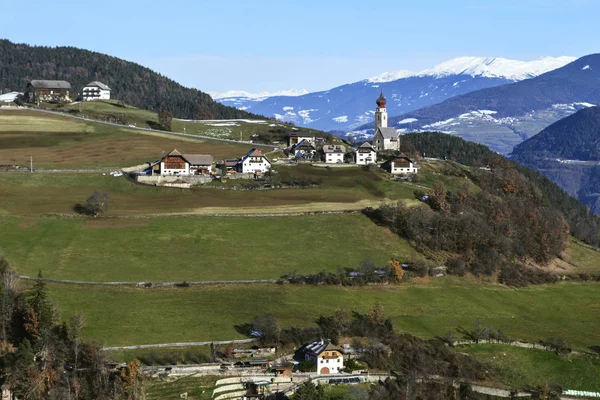Pittoresco Paesaggio Alpino Con Vista Sui Borghi Sulle Montagne Dell — Foto Stock