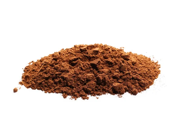 Pile cacao in polvere isolato su sfondo bianco — Foto Stock