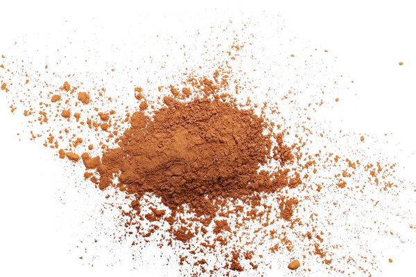 порошок какао изолированы на белом фоне
