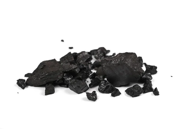 Купа чорного вугілля ізольована на білому тлі — стокове фото