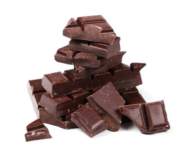 Beyaz arkaplanda izole edilmiş çikolata çubukları