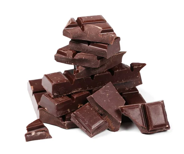 Beyaz arkaplanda izole edilmiş çikolata çubukları