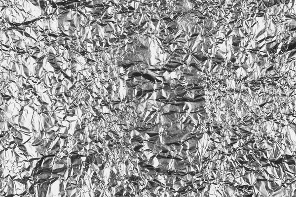 Abstrakta skrynkliga silver aluminiumfolie bakgrundsstruktur — Stockfoto