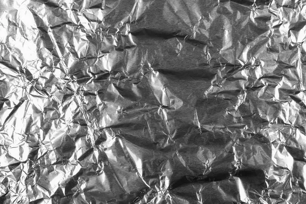 Abstrakta skrynkliga silver aluminiumfolie bakgrundsstruktur — Stockfoto