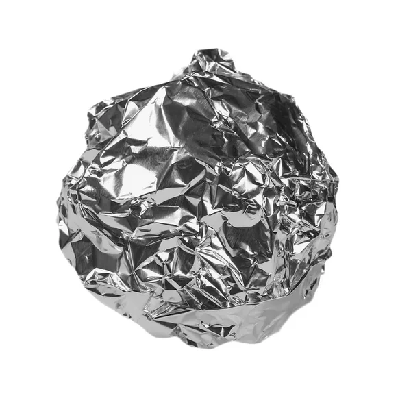 Bola amassada de folha de alumínio isolado na branco com caminho de recorte — Fotografia de Stock