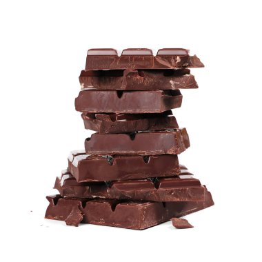 Beyaz arkaplanda izole edilmiş çikolata çubukları