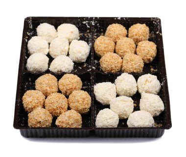 Beyaz arka plan üzerinde izole çikolata kutusu